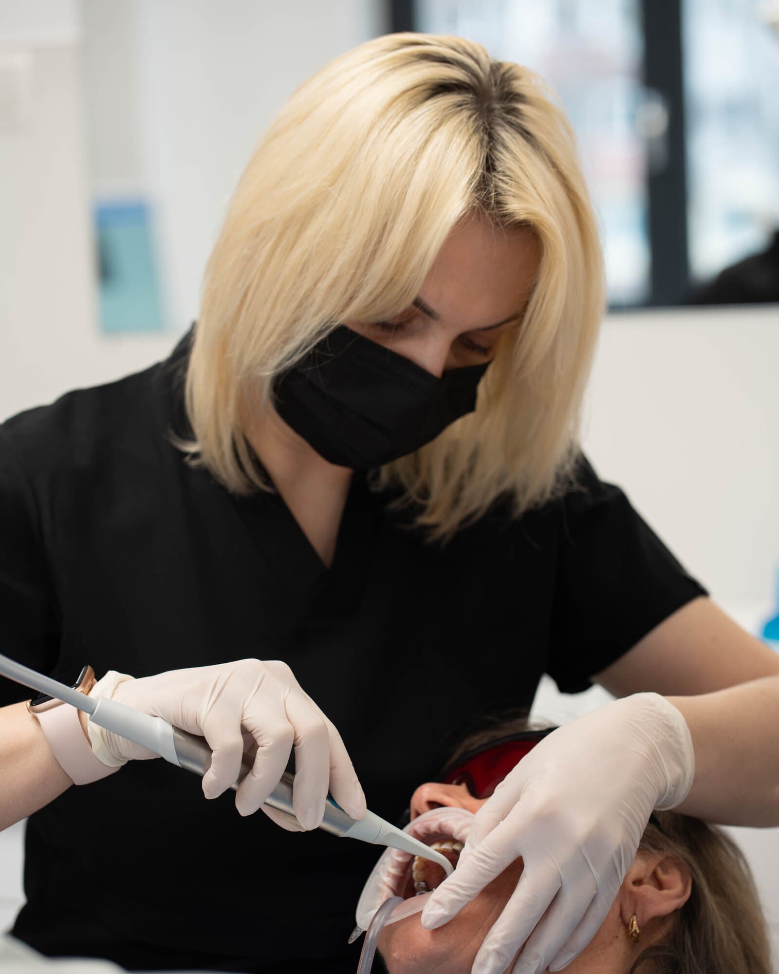 Pachet: Detartraj + air-flow + albire LED/LASER