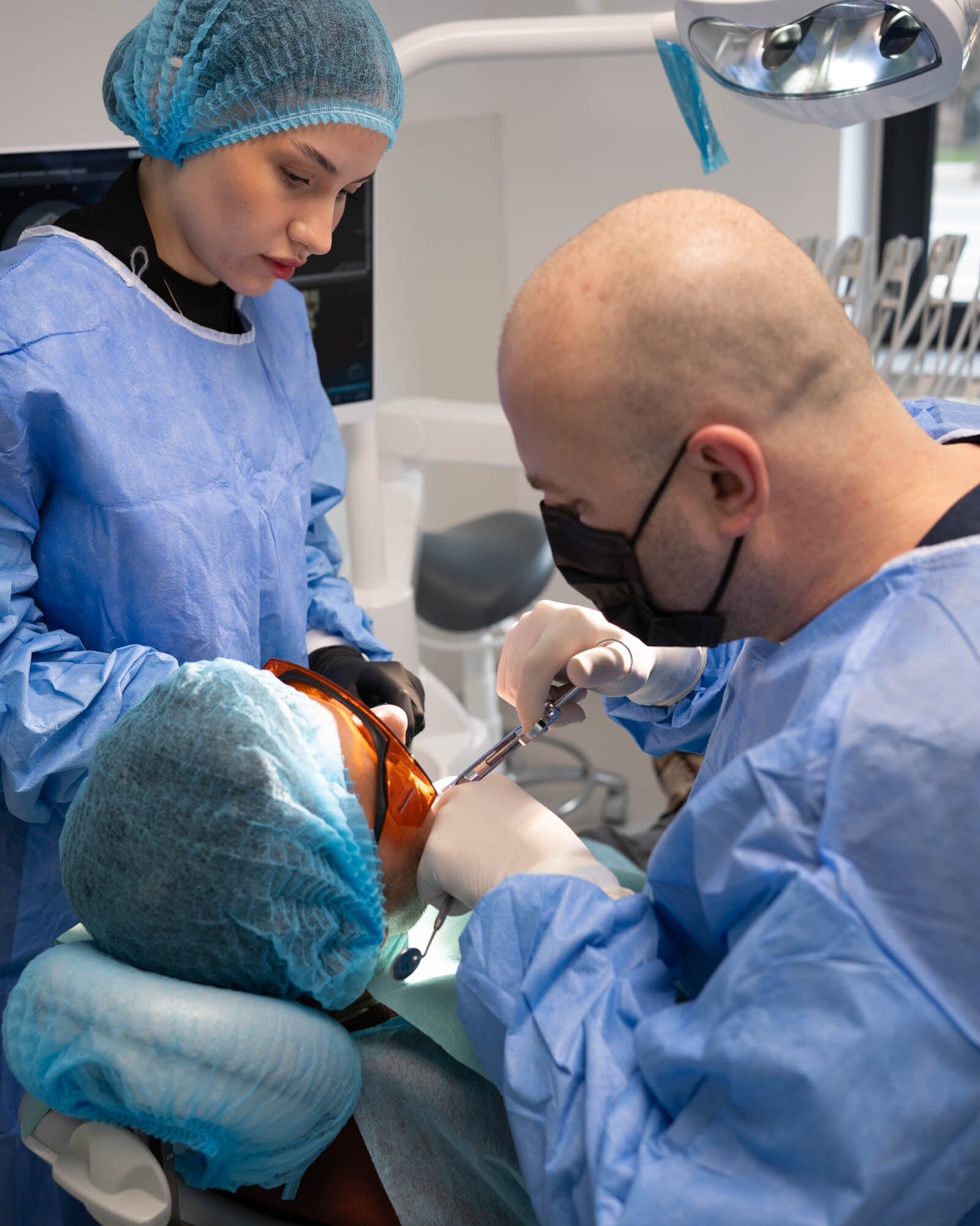 Extracție molar de minte